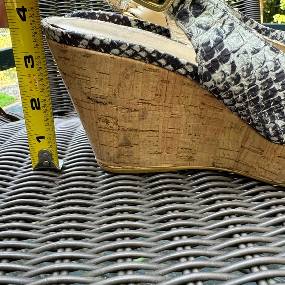 Stuart Weizman Snake Skin cork heeled open toe wedge shoes size 7.5 - Picture 8 of 9